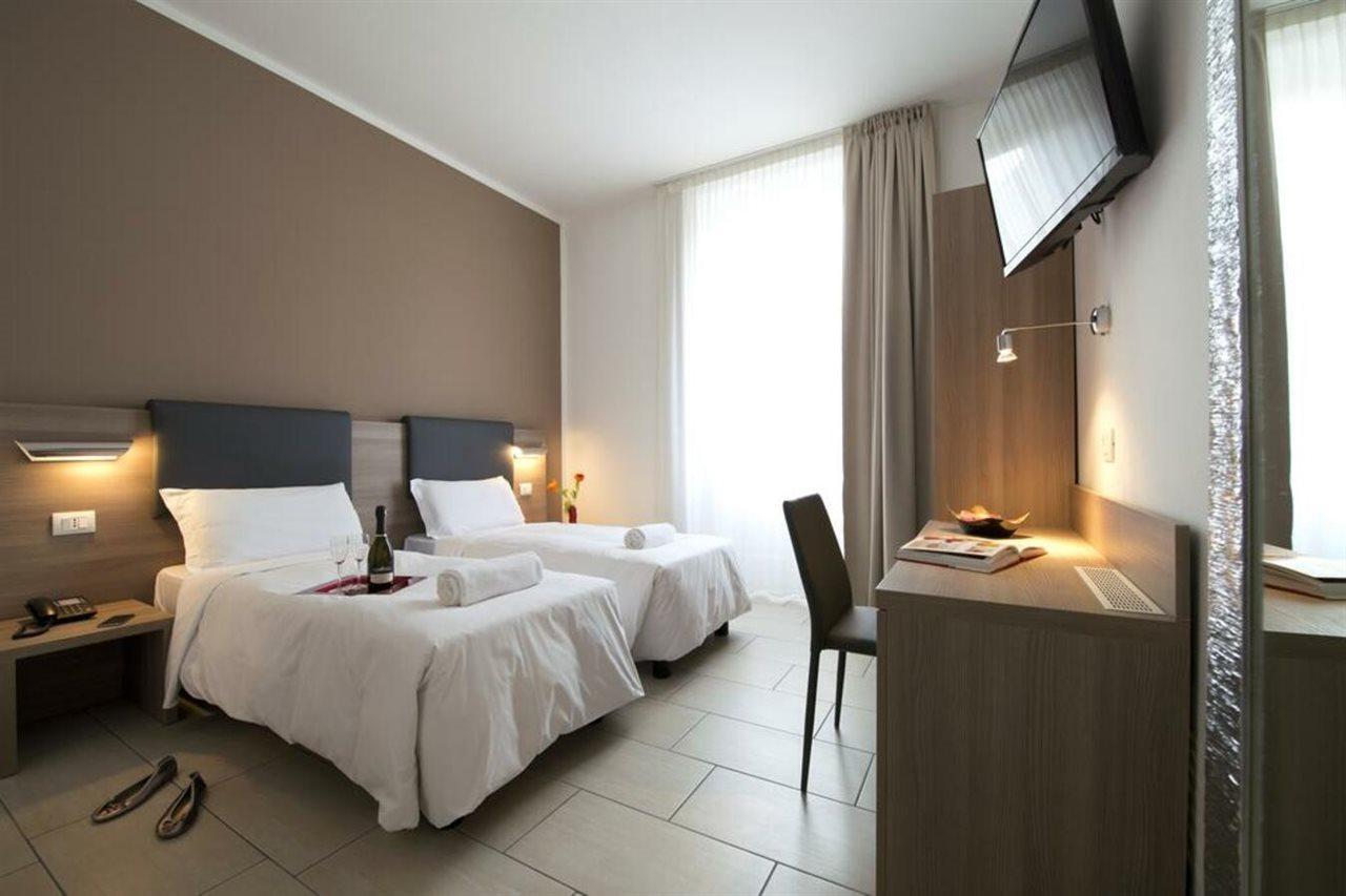 โอเอซี วิลเลจ โฮเต็ล Hotel มิลาน ภายนอก รูปภาพ