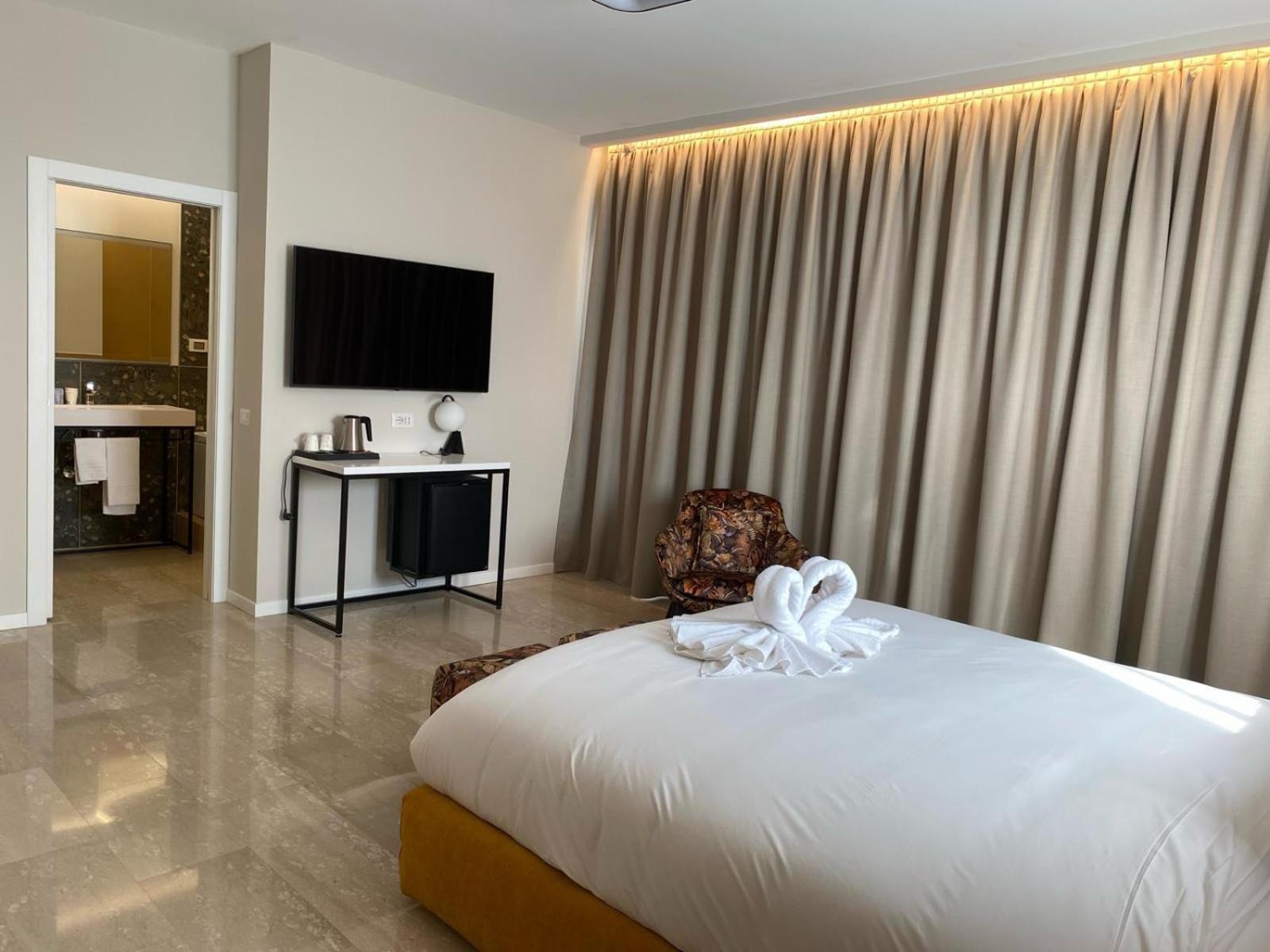 โอเอซี วิลเลจ โฮเต็ล Hotel มิลาน ภายนอก รูปภาพ