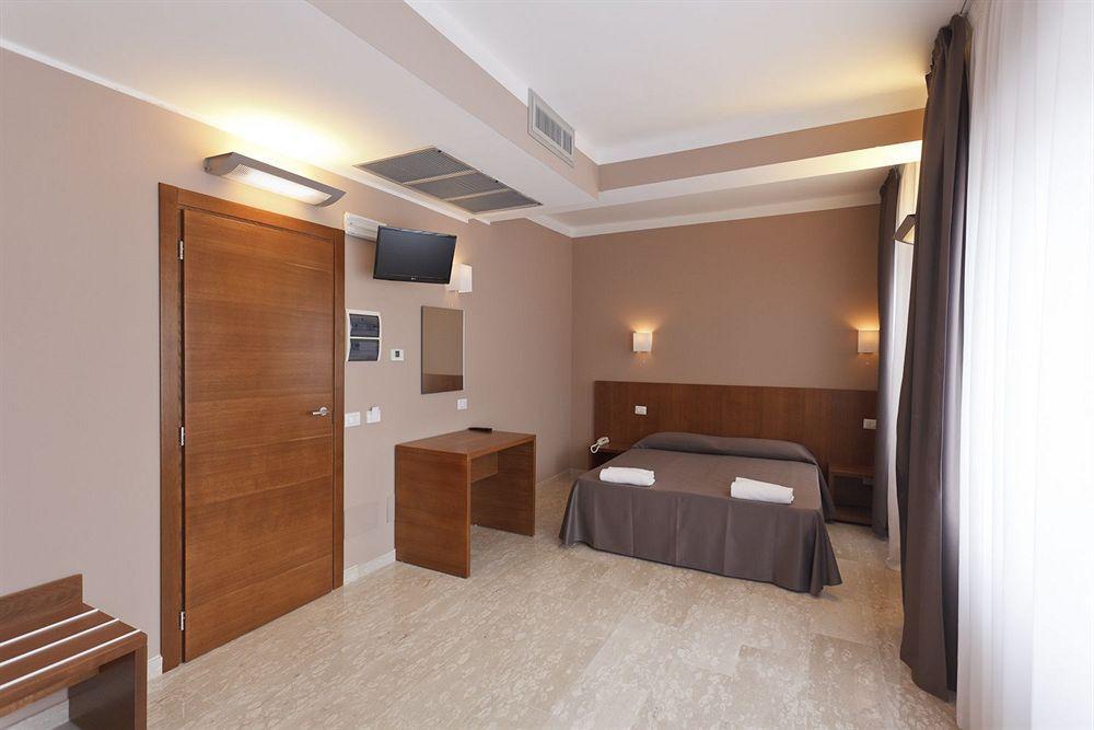 โอเอซี วิลเลจ โฮเต็ล Hotel มิลาน ภายนอก รูปภาพ