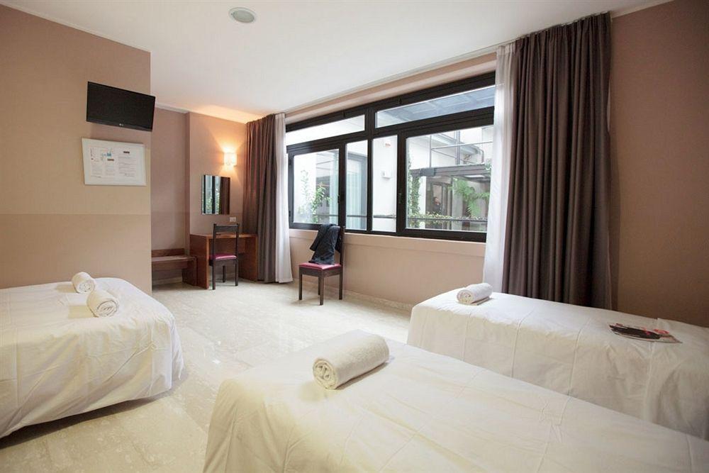 โอเอซี วิลเลจ โฮเต็ล Hotel มิลาน ภายนอก รูปภาพ