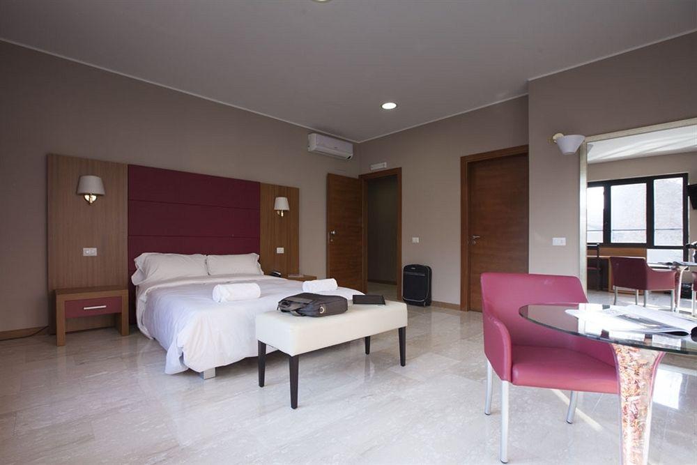 โอเอซี วิลเลจ โฮเต็ล Hotel มิลาน ภายนอก รูปภาพ